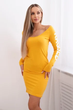 Nudažyta suknelė su garstyčiomis