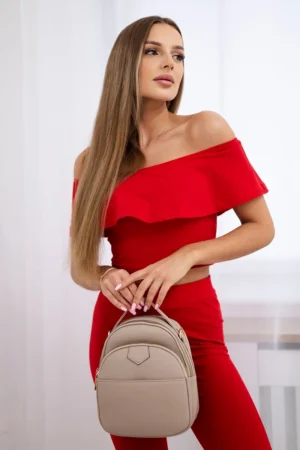 Rinkinys su raudonais apvadais