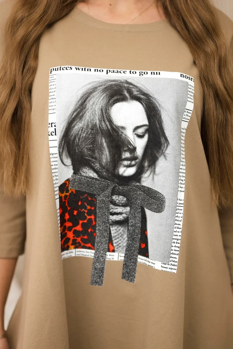 Suknelė su raštu ir platėjančia apačia kupranugario spalvos - Image 4