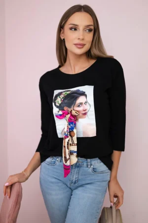 Palaidinė su grafiniu ir spalvingu 3D lankeliu juoda