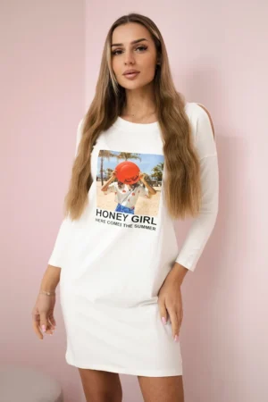 Medaus mergaitė ecru spalvos spausdinta suknelė