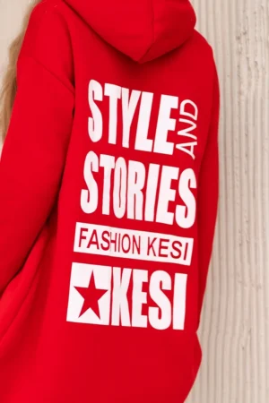 Šiltas džemperis su ilga nugara ir gobtuvu raudonos spalvos