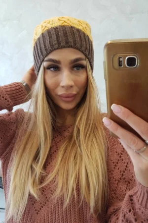 Bibiana vilnonė kepurė K264 mocca+yellow