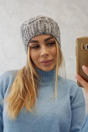 Adela vilnonė kepuraitė K282 šviesiai pilka + violetinė