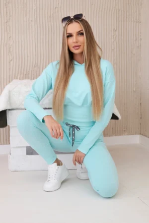 Komplektas su plačiais briaunuotais rankogaliais