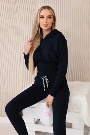 Komplektas su plačiomis tamsiai mėlynos spalvos briaunomis