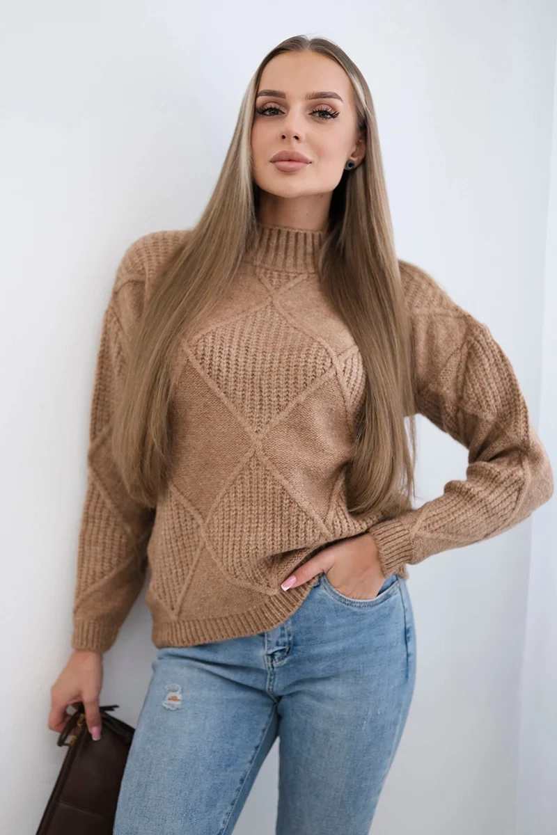 Megztinis, įdėtas virš galvos deimantais Kupranugaris