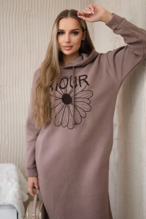 Ilga izoliuota suknelė su siuvinėjimais mocca