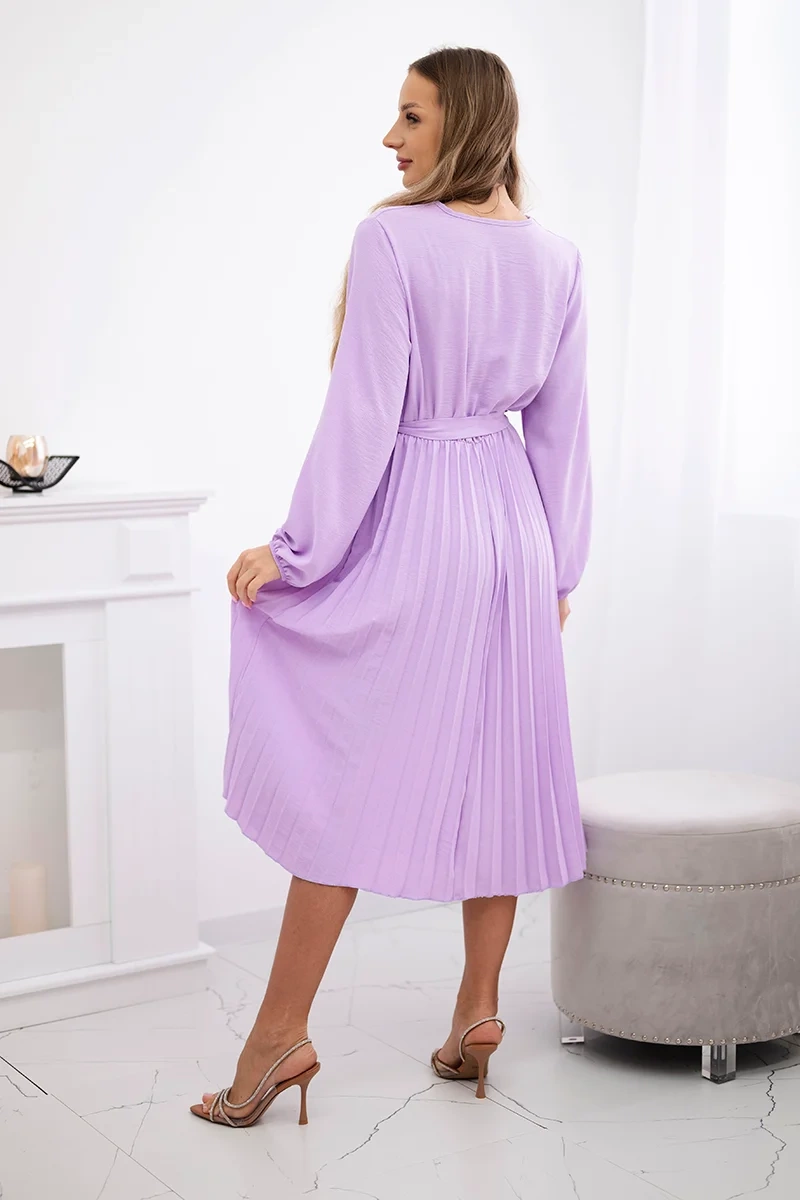 Suknelė surišta plisuotu apvadu šviesiai violetinė - Image 3