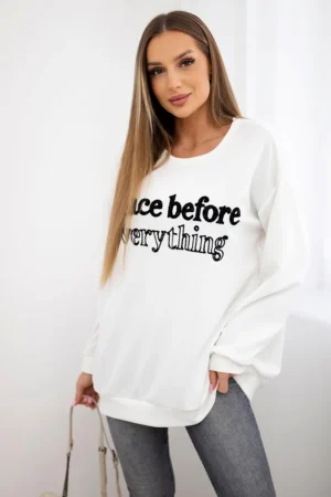 Megztinis su išsiuvinėtu užrašu ecru