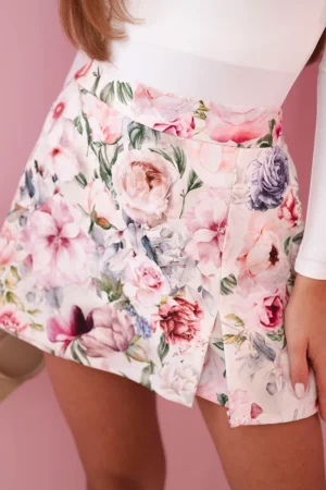 Moteriški sijonai-šortai su gėlėmis ecru