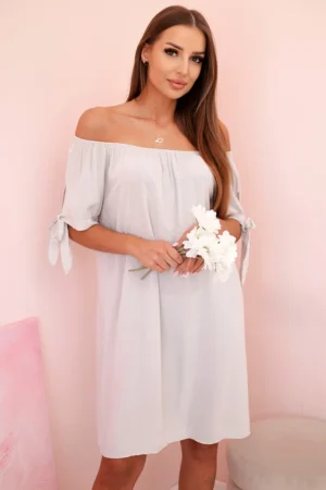 Moteriška viskozinė suknelė su raišteliais ant rankovių bežinė