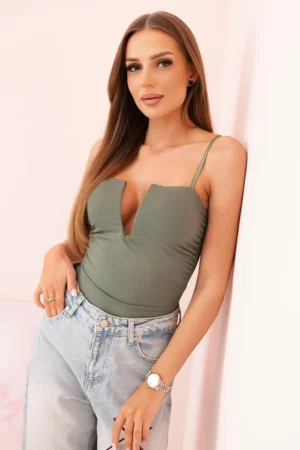 Moteriška smėlinuko palaidinė be petnešėlių su raukiniais ir V formos iškirpte Šviesus chaki