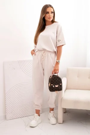 Moteriškas viskozės komplektas trumpomis rankovėmis ir kelnėmis smėlio spalva