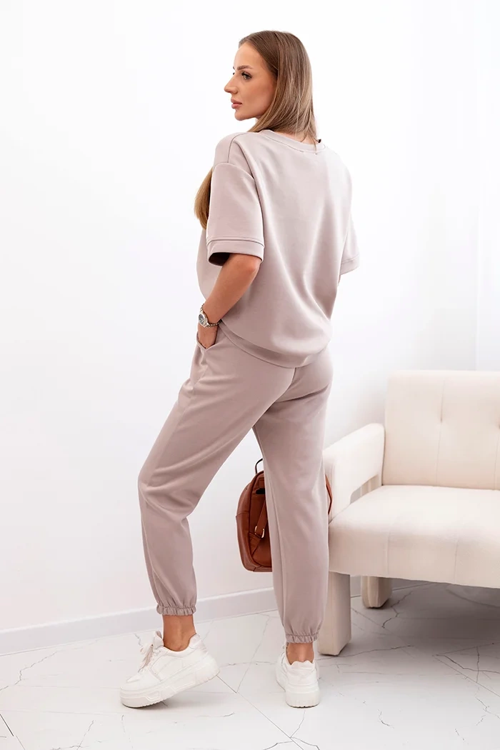 Moteriškas viskozės komplektas trumpomis rankovėmis ir kelnėmis tamsiai smėlio spalvos - Image 3