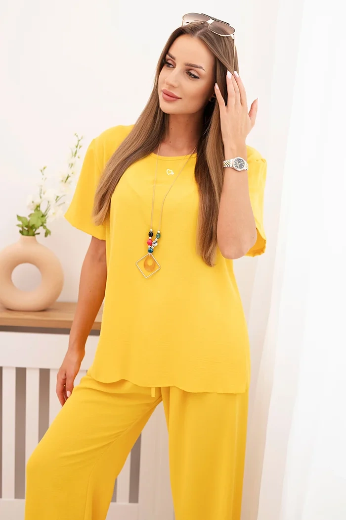 Moteriškas komplektas su laisva palaidine ir plačiomis kelnėmis geltonas
