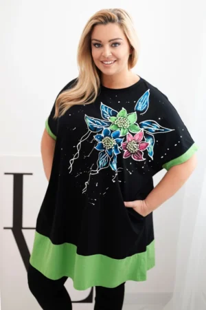 Žalios spalvos moteriška Plus Size tunika su gėlių raštu ir dekoratyviniais perliukais