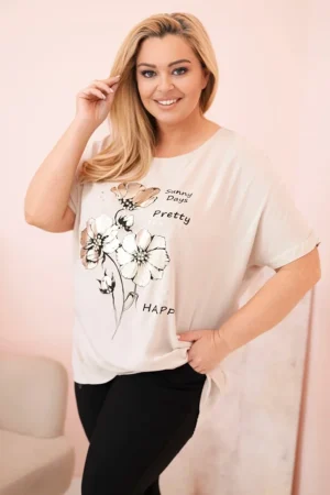 Moteriška Plus Size viskozinė palaidinė su gėlių raštu ir užrašu smėlio spalvos