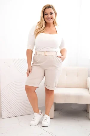 Medvilninės moteriškos šortai Plus Size su diržu smėlio spalva