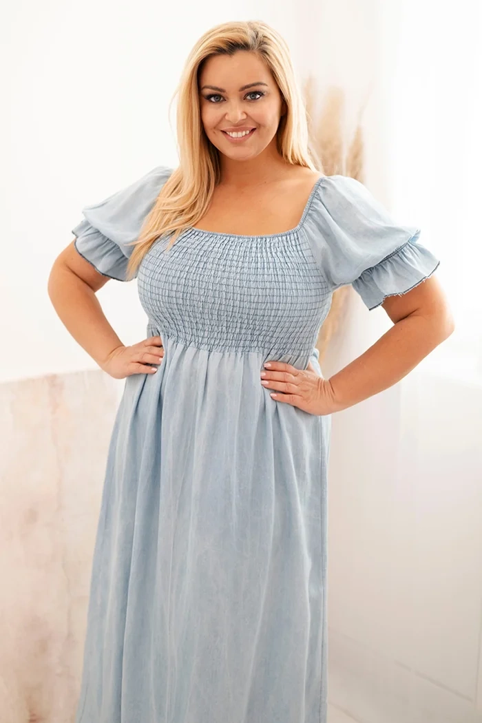 Moteriška Plus Size suknelė trumpomis rankovėmis ir raukiniais iš tencelio maxi šviesiai džinsinė - Image 2