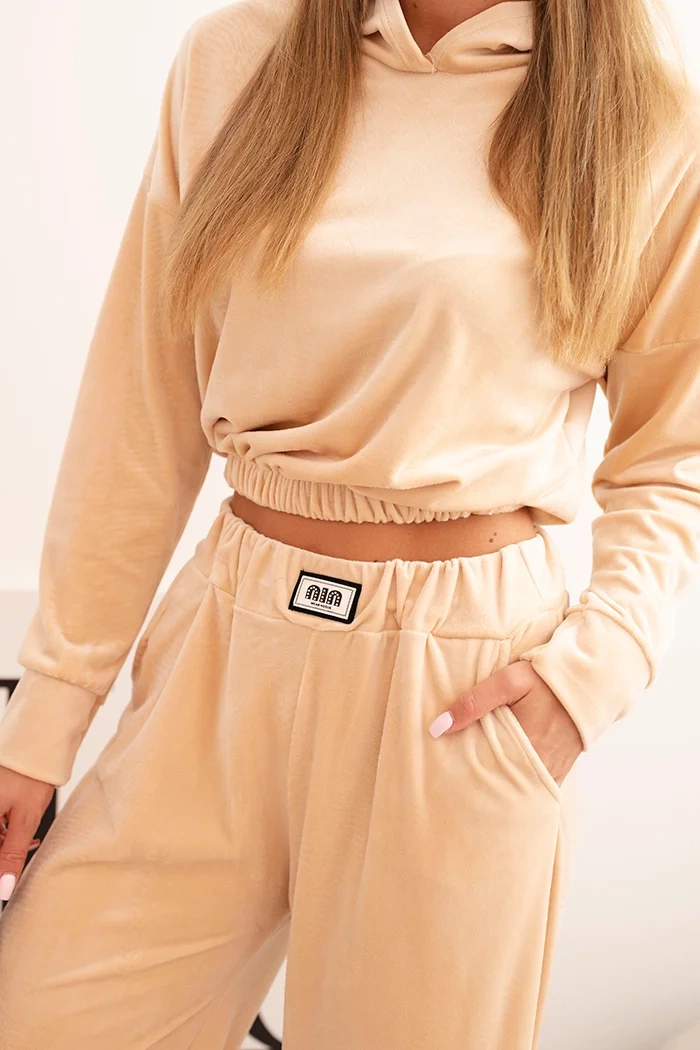 Moteriškas treningo kostiumas iš veliūro su plačiomis kelnių kojomis ir gobtuvu, bežinis - Image 4