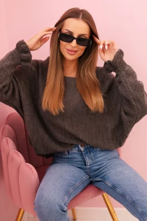 Moteriškas megztinis iš moherio su raukšlėmis rankovėse ir iškirpte nugaros grafitas