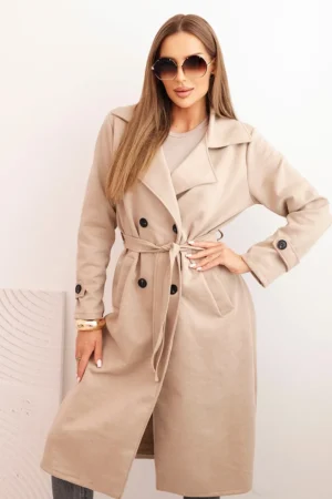 Moteriškas švarkas iš zomšos, susijuosęs ties liemeniu, su apykakle ir sagomis šviesiai rudas