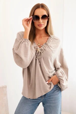 Moteriška bluzonė su viskoze, raukšlėtu iškirpimu ir dekoracija fango