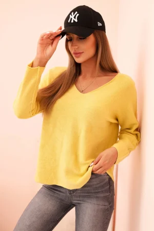 Moteriškas megztinis su viskoze ir V formos iškirpte geltonas