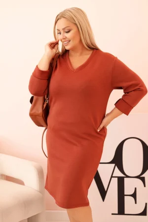 Moteriška suknelė Plus Size su V formos iškirpte ir rankovėmis, ruda.