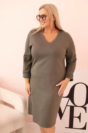 Moteriška suknelė Plus Size su V formos iškirpte ir khaki rankovėmis