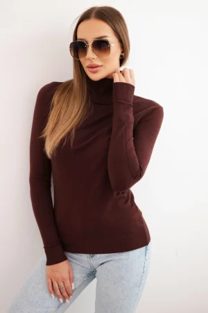 Moteriškas megztinis iš viskozės su golfo apykakle ir ilgomis rankovėmis rudas