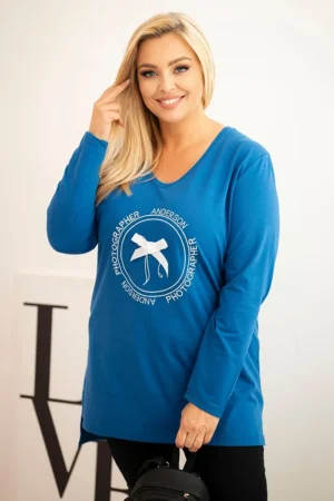 Moteriška palaidinė su ilgesne nugara ir spausdiniu chabrinė